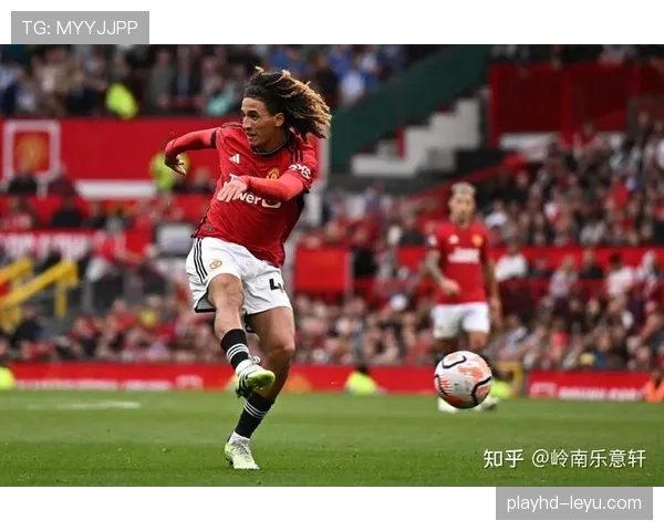 滕哈赫战术革新重塑曼联节奏掌控力，球队竞争力回升展现重返巅峰势头